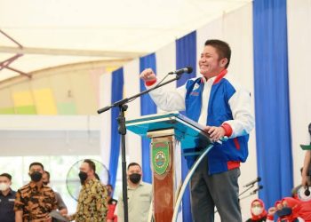 Herman Deru Berikan Bantuan 49 ton Beras Kepada Driver Online