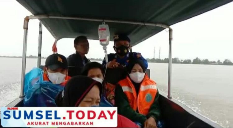 Bantu Evakuasi Ibu Hamil, Keberadaan Ambulance Apung Sangat Berguna