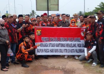 Pemuda Pancasila Kota Palembang Bersama Polda Sumsel Bagikan Takjil dan Bekerjasama Menekan Angka Kriminalitas