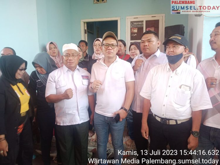 Firdaus Hasbullah Mensosialisasikan Program Visi dan Misi Cagub Sumsel Heri Amalindo Kepada Tim Relawan