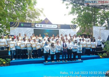 Herman Deru Berikan Penghargaan Bidang Lingkungan Hidup Serta Penghargaan Nirwasita Tantra Kabupaten/Kota