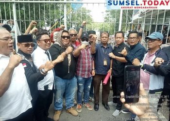 Gabungan Ormas Sumsel Gelar Aksi Demo di Kantor Kejati Sumsel