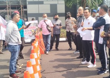 Ratusan Massa Aliansi Masyarakat Aksi Demo di Kantor Gubernur Sumsel,