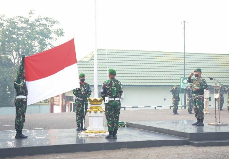 KOREM 044/GAPO Gelar Upacara Bendera Bulanan Pada 17 Oktober 2023