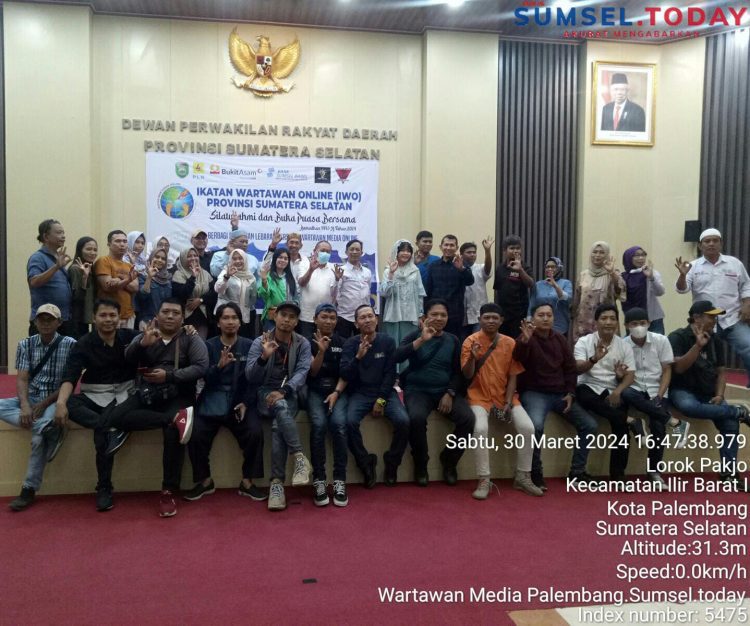 IWO Sumsel Kembali Berbagi Bingkisan Lebaran Kepada Puluhan Wartawan