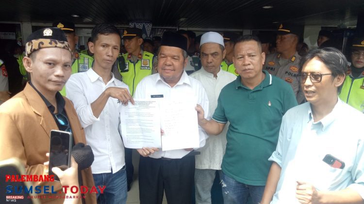 Puluhan Massa Macan Tutul Geruduk Kantor Dinas Pendidikan Provinsi Sumatera Selatan,Terkait Pungli di Beberapa Sekolah