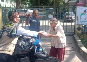 Forum Cakar Sriwijaya Menggelar jumat Barokah Bagikan 100 Paket Kepada Dhuafa
