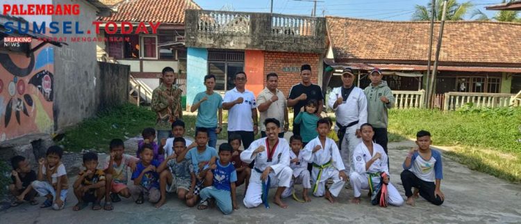 Ormas Forum Cakar Sriwijaya Sumsel ,Mengadakan Pelatihan Taekwondo  Anak-anak Secara Langsung dilapangan Terbuka