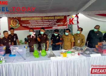 Kejari Palembang Gelar Pemusnahan BB Perkara Tipidum dan Tipidsus