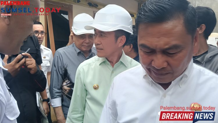 Ratu Dewa Resmikan Bedah Rumah Hasil Inisiasi PUPR Kota Palembang, Dalam Rangka Hari Bakti Pu ke 80
