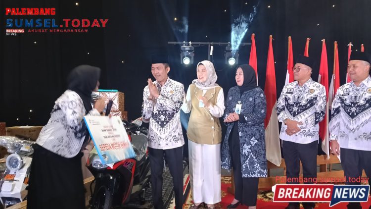 Peringatan HUT Persatuan Guru Republik Indonesia yang ke 80 di Hadiri Ratu Dewa Walikota Palembang